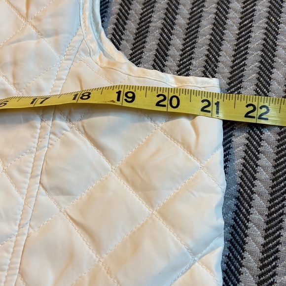 Light Weight Quilted Vest - Picture 5 of 6